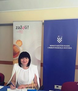 potpisivanje ugovora "Zapošljavanje žena na području grada Gospića" u Ravnoj Gori 